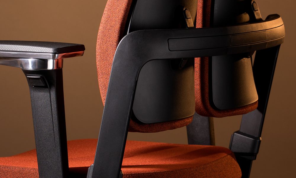 NOWY STYL - XILIUM Fotel Obrotowy SWIVEL CHAIR DUO-BACK UPH/P WHITE | Oparcie - 2-częściowe Szczegół fotela XILIUM  w wersji czarnej