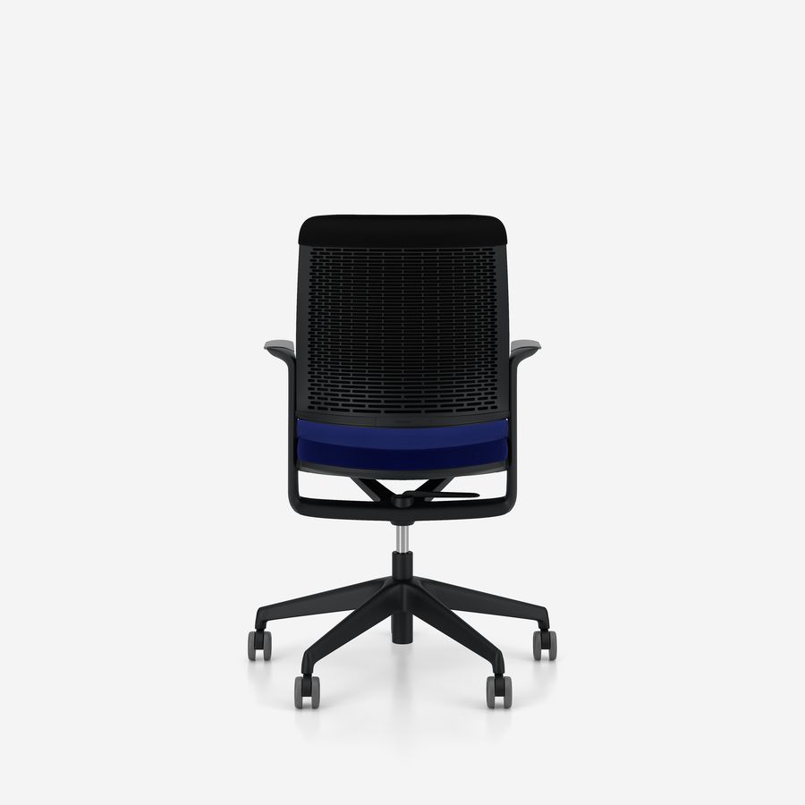 NOWY STYL - WITHME Fotel obrotowy SWIVEL CHAIR P PRF BLACK | Oparcie z perforowanym oparciem z tworzywa sztucznego | Wersja czarna B